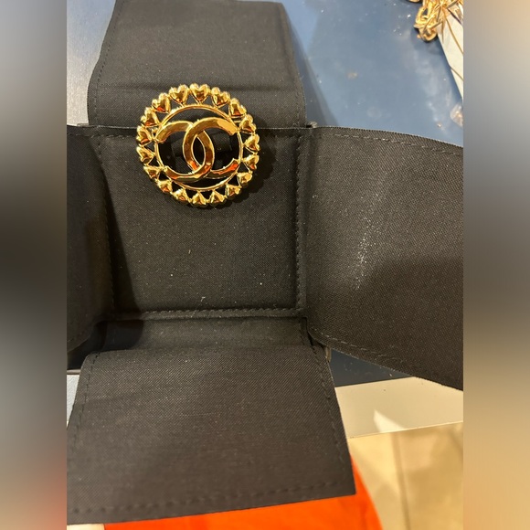 💝Auth Brand New Chanel Gold CC Brooch 💝 - Picture 3 of 7